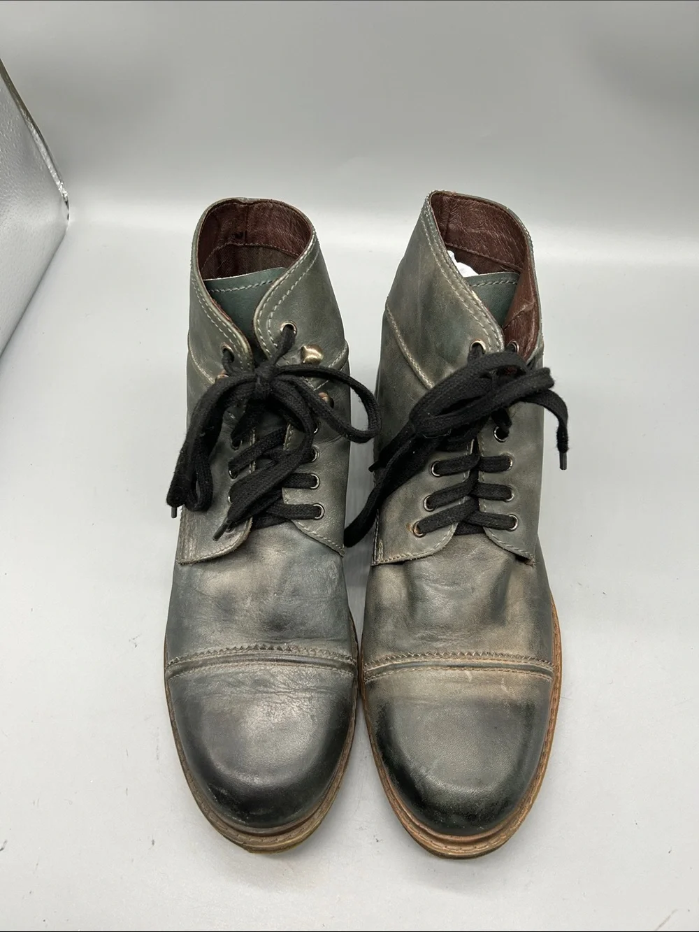 Roan Trey Boots in distressed black/gray